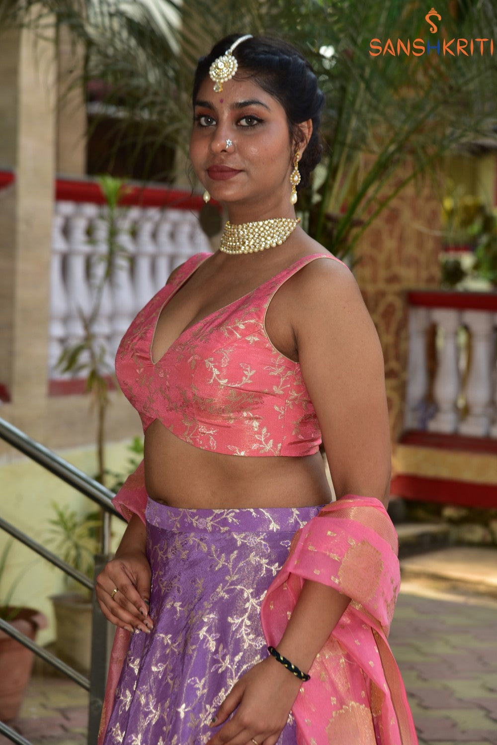 Sleeveless blouse